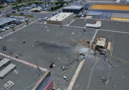 الإمارات تدين الهجوم الإرهابي الحوثي على مطار أبها