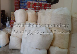 (ضبط قرابة 53 ألف عبوة مواد غذائية داخل مصنع بدون ترخيص بالفيوم)