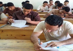 طلاب الثانوية العامة “الدور الثاني” يؤدون امتحان اللغة الأجنبية الأولى