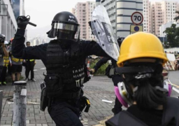 اعتقال 29 شخصا عقب اشتباكات بين متظاهرين وقوات الأمن في هونج كونج