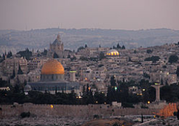 الاحتلال الإسرائيلي يسلم فلسطينيتين قراري إبعاد عن الأقصى