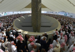 الحجاج يواصلون رمى الجمرات فى ثالث أيام التشريق قبل توجههم إلى مكة لاداء طواف الوداع