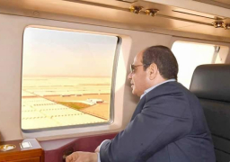 بالفيديو الرئيس السيسي يتفقد مشروعات الصوب الزراعية بقاعدة “محمد نجيب” جواً