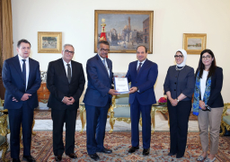 السيسي يتلقى تقريرا من الصحة العالمية يشيد بمبادرة 100 مليون صحة