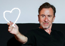 الممثل تيم روث: صعود الشعبوية أضر بالحياة السياسية البريطانية