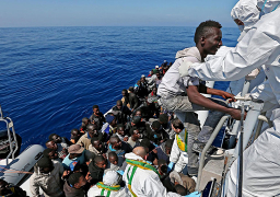 انقاذ 164 مهاجرا غير شرعيا قبالة السواحل الليبية