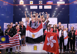 بالصور.منتخب مصر يتوج ببطولة العالم لناشئات الأسكواش بفوزه على ماليزيا