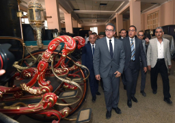 رئيس الوزراء ووزير الآثار يتفقدان أعمال ترميم وتطوير متحف المركبات الملكية ببولاق تمهيدا لافتتاحه ديسمبر المقبل