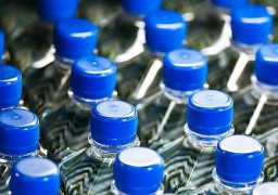 ماء الزجاجات البلاستيكية .. ماذا يفعل بالجسم؟