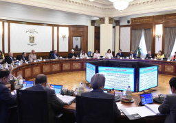 مدبولى يُكلف بسرعة طرح وحدات المُجمعات الصناعية بكل من مرغم والغردقة