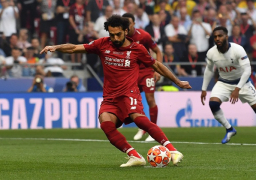 محمد صلاح يتوج بجائزة لاعب الشهر في ليفربول | صور