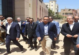 رئيس الوزراء يزور مصنعا لإنتاج الخميرة فى بنى سويف
