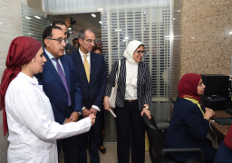 رئيس الوزراء يتفقد تطبيق منظومة التأمين الصحى بوحدة صحة أسرة الكويت ببورسعيد