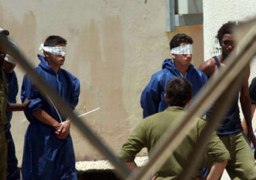 تقرير فلسطينى: 12 شهيدا و450 معتقلا وهدم 25 منزلا الشهر الماضى