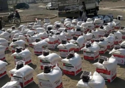 الهلال الأحمر الإماراتي يرسل قافلة مساعدات غذائية لسكان مدينة زنجبار اليمنية