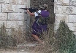 مستوطن يرهب الفلسطينيين عقب إطلاق النار عليهم شمال نابلس