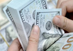 ارتفاع طفيف للدولار والإسترليني يتخبط قبل حكم من المحكمة العليا