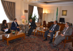 أبو الغيط يؤكد رفض الجامعة العربية المساس بصفة اللاجئ الفلسطيني