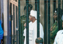 استئناف محاكمة البشير .. وشاهدان يدليان بأقوالهما