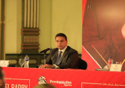 البدرى يمنح شارة قيادة المنتخب لصلاح