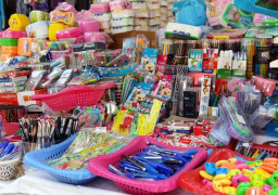 الحكومة: الأدوات المدرسية المتداولة بالأسواق آمنة على صحة التلاميذ