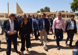 بالصور .. رئيس الوزراء يتفقد أعمال تنفيذ المتحف الآتوني بالمنيا