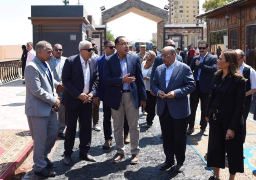 بالصور .. رئيس الوزراء يتفقد مشروع “شارع مصر” بالمنيا