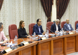 رئيس الوزراء يوجّه بإعداد خطة لرصف طرق تخدم 361 قرية بالمنيا