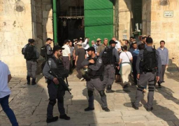 مستوطنون يقتحمون المسجد الأقصى وقوات الاحتلال تعتقل ثلاثة فلسطينيين