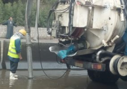 توزيع سيارات لشفط مياه اﻷمطار بمحاور وكبارى القاهرة والجيزة لمنع الحوادث