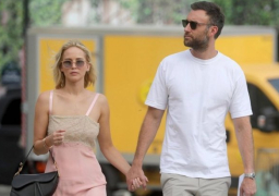 جنيفر لورانس تدخل القفص الذهبى وتتزوج كوك مارونى.. السبت