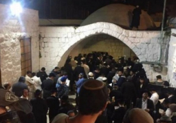 إصابة 51 فلسطينيا خلال اقتحام مئات المستوطنين “مقام يوسف”