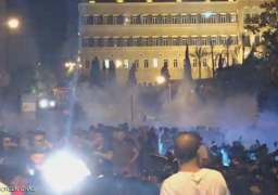 لبنان .. الأمن يطلق “المسيل للدموع” لتفريق الاحتجاجات