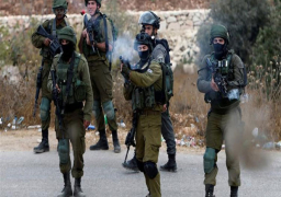 الاحتلال يغلق طريق رام الله – نابلس .. ويقتحم حفل زفاف