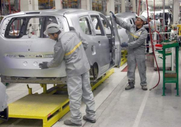 الحكومة تنفي فرض ضريبة جديدة على السيارات