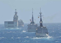 القوات البحرية المصرية والفرنسية تنفذان تدريباً بحرياً عابراً بالبحر الأحمر