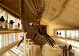 “تجميع وإعادة بناء مركب خوفو” بمكتبة الإسكندرية