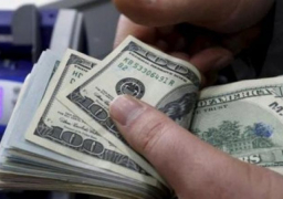 تراجع طفيف للدولار أمام الجنيه خلال التعاملات اليوم