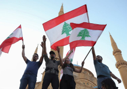 لبنان .. رغم قرارات الحكومة … يوم جديد من التظاهرات والجيش يؤمن الحراك الشعبي