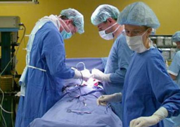 قلب مفتوح وولادة في الوقت نفسه.. فريق طبي ينقذ سيدة وجنينها بمستشفى جامعة الإسكندرية