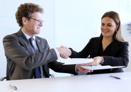 مصر وسويسرا توقعان مذكرة تفاهم للتعاون فى إزالة الالغام وتنمية المناطق المتضررة بالساحل الشمالى الغربى