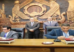 سعفان يشهد توقيع 35 اتفاقية عمل بصرف علاوة خاصة بنسبة 10% لـ6534 عاملا