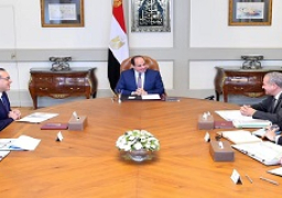 الرئيس السيسي يجتمع مع رئيس الورزاء ووزير التموين ومدير عام جهاز المشروعات للقوات المسلحة