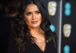 سلمى حايك تحتفل بعيد ميلاد والدها بـ”العربى” وتشكره على جيناتها اللبنانية