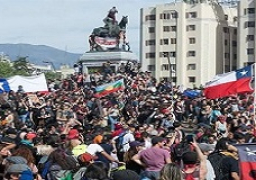 تشيلي: تجدد الاشتباكات بين الشرطة والمتظاهرين في العاصمة سانتياجو