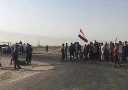 العراق .. اعتصام أمام حقل نفطي بالبصرة وقطع طرق وجسور
