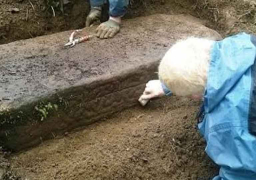 اكتشاف لوح حجرى يعود إلى 137 عاما شمالى الصين