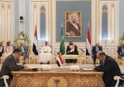الحكومة اليمنية والمجلس الانتقالي يوقعان اتفاقية لإنهاء الحرب في البلاد