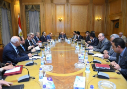 “العصار” يلتقى وفد شركة “CGGC” الصينية ويدعوهم لزيارة مصانع الوزارة