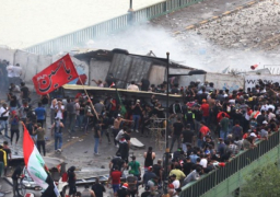 قوات مكافحة الشغب العراقية تستعيد السيطرة على جسر الأحرار في بغداد